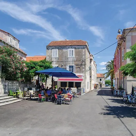 Apartment Lovely Apartment In Dingac With Swimming Pool Gornji Dingac